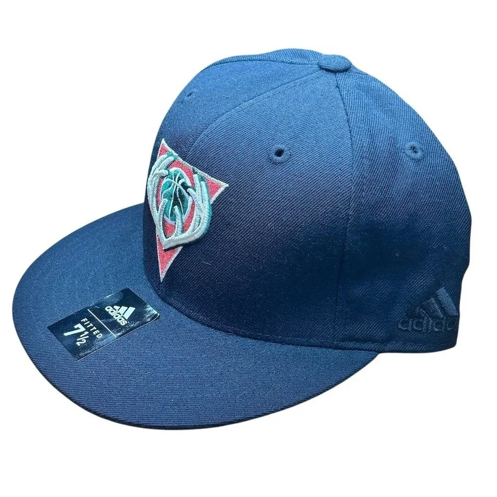 Milwaukee Bucks NBA Adidas Fitted Cap Black Size 7 1/2‎ Unisex